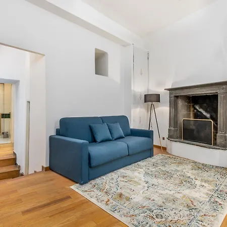 Alta - Piazza Mercato Del Fieno House Apartment