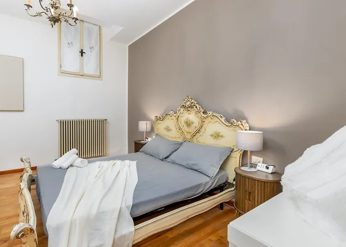 Alta - Piazza Mercato Del Fieno House Апартаменти Бергамо