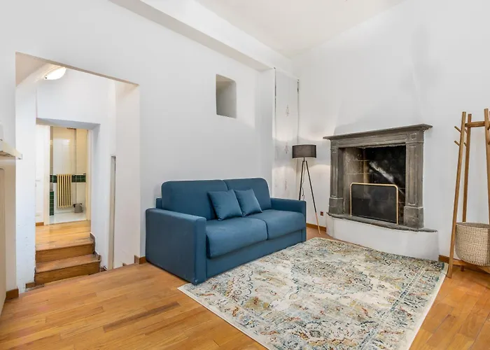 Alta - Piazza Mercato Del Fieno House Апартаменти