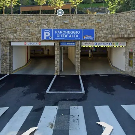 Alta - Piazza Mercato Del Fieno House Διαμέρισμα